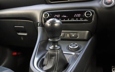 Toyota Yaris, 2021 год, 2 000 000 рублей, 17 фотография