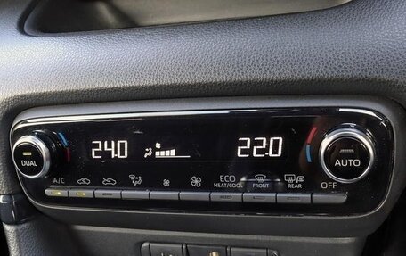 Toyota Yaris, 2021 год, 2 000 000 рублей, 26 фотография