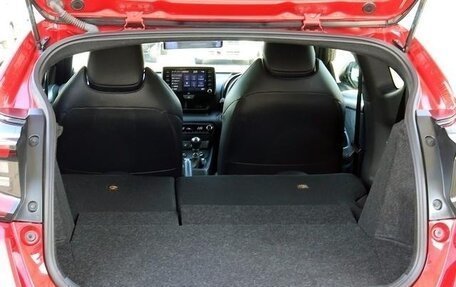 Toyota Yaris, 2021 год, 2 000 000 рублей, 33 фотография