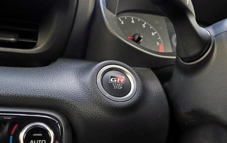 Toyota Yaris, 2021 год, 2 000 000 рублей, 27 фотография