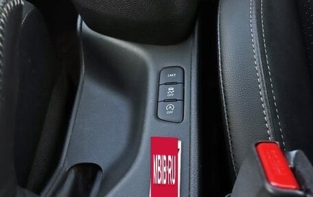 Toyota Yaris, 2021 год, 2 000 000 рублей, 30 фотография