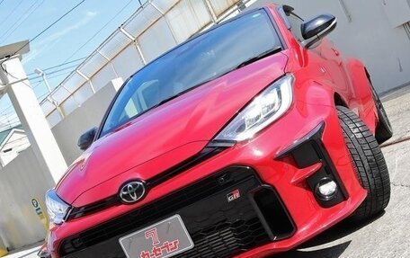 Toyota Yaris, 2021 год, 2 000 000 рублей, 39 фотография