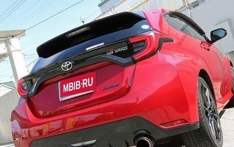 Toyota Yaris, 2021 год, 2 000 000 рублей, 40 фотография