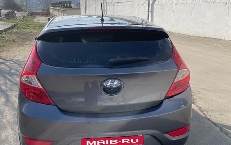 Hyundai Solaris II рестайлинг, 2012 год, 870 000 рублей, 2 фотография