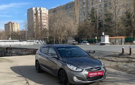 Hyundai Solaris II рестайлинг, 2012 год, 870 000 рублей, 3 фотография
