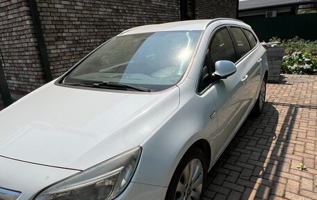 Opel Astra J, 2012 год, 770 000 рублей, 2 фотография