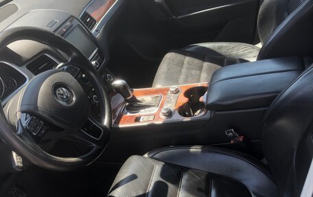 Volkswagen Touareg III, 2011 год, 1 580 000 рублей, 5 фотография
