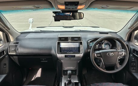 Toyota Land Cruiser Prado 150 рестайлинг 2, 2017 год, 3 800 000 рублей, 16 фотография