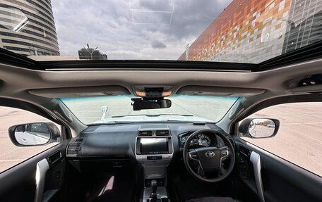 Toyota Land Cruiser Prado 150 рестайлинг 2, 2017 год, 3 800 000 рублей, 17 фотография