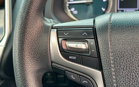 Toyota Land Cruiser Prado 150 рестайлинг 2, 2017 год, 3 800 000 рублей, 22 фотография