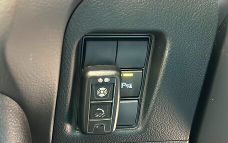 Toyota Land Cruiser Prado 150 рестайлинг 2, 2017 год, 3 800 000 рублей, 32 фотография