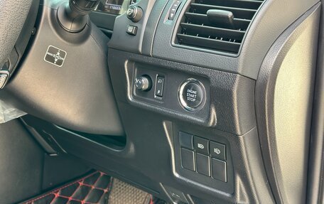 Toyota Land Cruiser Prado 150 рестайлинг 2, 2017 год, 3 800 000 рублей, 33 фотография