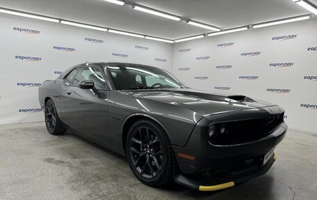 Dodge Challenger III рестайлинг 2, 2021 год, 4 677 000 рублей, 2 фотография