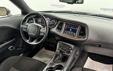 Dodge Challenger III рестайлинг 2, 2021 год, 4 677 000 рублей, 5 фотография