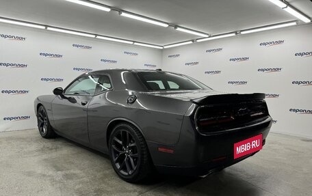 Dodge Challenger III рестайлинг 2, 2021 год, 4 677 000 рублей, 4 фотография