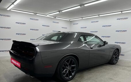 Dodge Challenger III рестайлинг 2, 2021 год, 4 677 000 рублей, 3 фотография