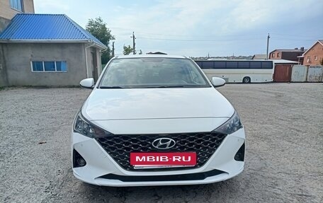 Hyundai Solaris II рестайлинг, 2021 год, 1 550 000 рублей, 2 фотография