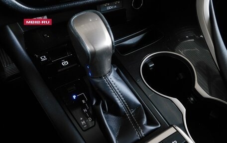 Lexus RX IV рестайлинг, 2020 год, 4 850 000 рублей, 28 фотография