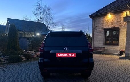 Toyota Land Cruiser Prado 150 рестайлинг 2, 2021 год, 4 300 000 рублей, 9 фотография