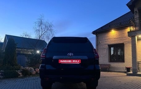 Toyota Land Cruiser Prado 150 рестайлинг 2, 2021 год, 4 300 000 рублей, 10 фотография
