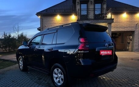 Toyota Land Cruiser Prado 150 рестайлинг 2, 2021 год, 4 300 000 рублей, 8 фотография