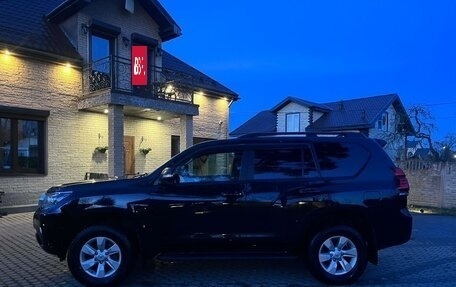 Toyota Land Cruiser Prado 150 рестайлинг 2, 2021 год, 4 300 000 рублей, 7 фотография