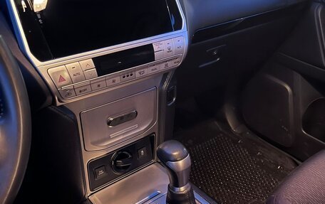 Toyota Land Cruiser Prado 150 рестайлинг 2, 2021 год, 4 300 000 рублей, 19 фотография