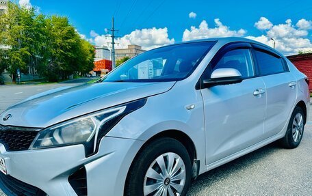 KIA Rio IV, 2021 год, 890 000 рублей, 2 фотография