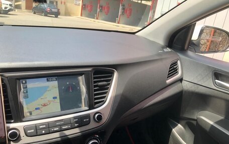 Hyundai Solaris II рестайлинг, 2018 год, 870 000 рублей, 10 фотография
