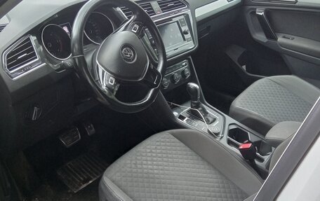 Volkswagen Tiguan II, 2018 год, 2 200 000 рублей, 4 фотография