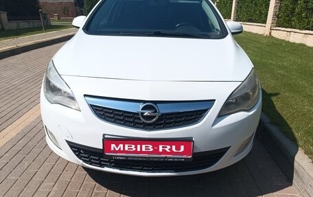 Opel Astra J, 2012 год, 575 000 рублей, 1 фотография