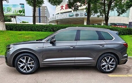 Volkswagen Touareg III, 2022 год, 4 500 000 рублей, 4 фотография