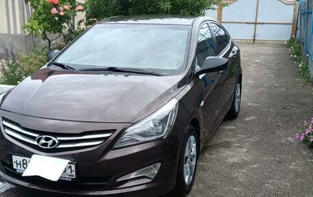 Hyundai Solaris II рестайлинг, 2015 год, 1 000 000 рублей, 4 фотография