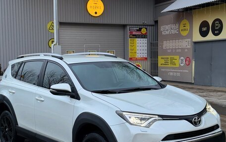 Toyota RAV4, 2018 год, 2 650 000 рублей, 2 фотография
