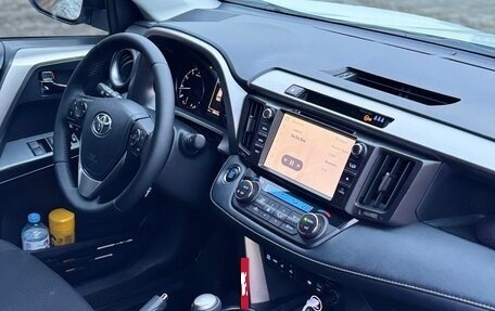 Toyota RAV4, 2018 год, 2 650 000 рублей, 15 фотография