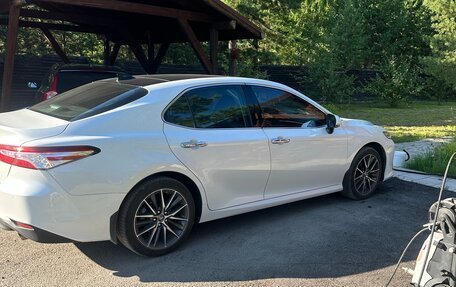 Toyota Camry, 2023 год, 3 200 000 рублей, 2 фотография