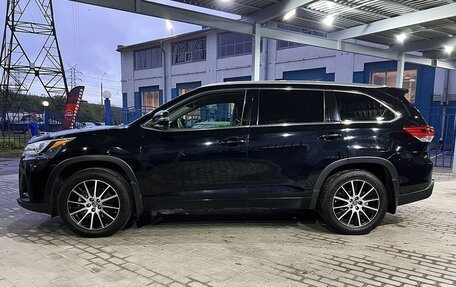 Toyota Highlander III, 2017 год, 3 299 000 рублей, 2 фотография