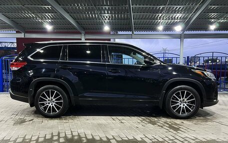 Toyota Highlander III, 2017 год, 3 299 000 рублей, 6 фотография
