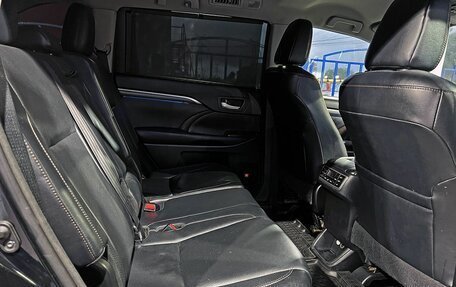 Toyota Highlander III, 2017 год, 3 299 000 рублей, 13 фотография