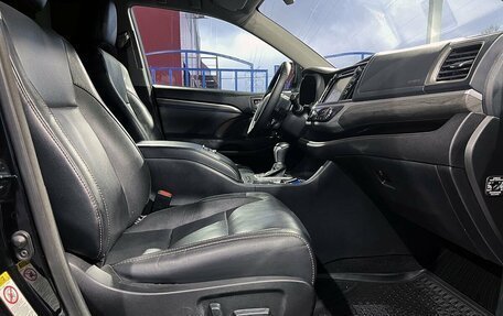 Toyota Highlander III, 2017 год, 3 299 000 рублей, 12 фотография