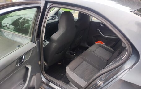 Skoda Rapid I, 2015 год, 650 000 рублей, 10 фотография