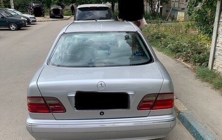 Mercedes-Benz E-Класс, 2000 год, 600 000 рублей, 3 фотография