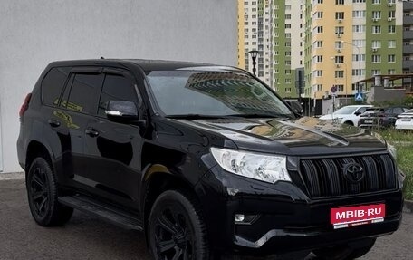 Toyota Land Cruiser Prado 150 рестайлинг 2, 2018 год, 5 000 000 рублей, 1 фотография