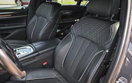 BMW 7 серия, 2019 год, 5 450 000 рублей, 20 фотография