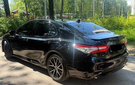 Toyota Camry, 2018 год, 2 999 900 рублей, 2 фотография