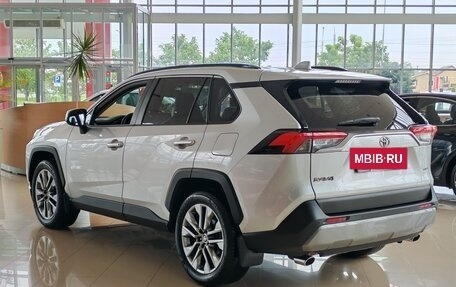 Toyota RAV4, 2021 год, 3 450 000 рублей, 7 фотография