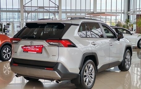 Toyota RAV4, 2021 год, 3 450 000 рублей, 5 фотография