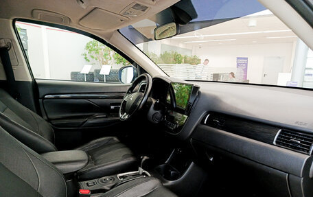 Mitsubishi Outlander III рестайлинг 3, 2016 год, 1 679 000 рублей, 15 фотография