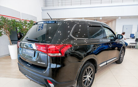 Mitsubishi Outlander III рестайлинг 3, 2016 год, 1 679 000 рублей, 9 фотография