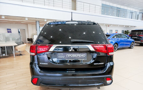 Mitsubishi Outlander III рестайлинг 3, 2016 год, 1 679 000 рублей, 10 фотография